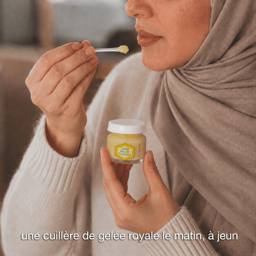 Rituel du matin avec la gelée royale fraîche du Pack Immunité & Énergie