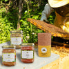 L'apiculteur Dr miel de vis ma vie d'abeille visite sa ruche et présente également les produits de la ruche.